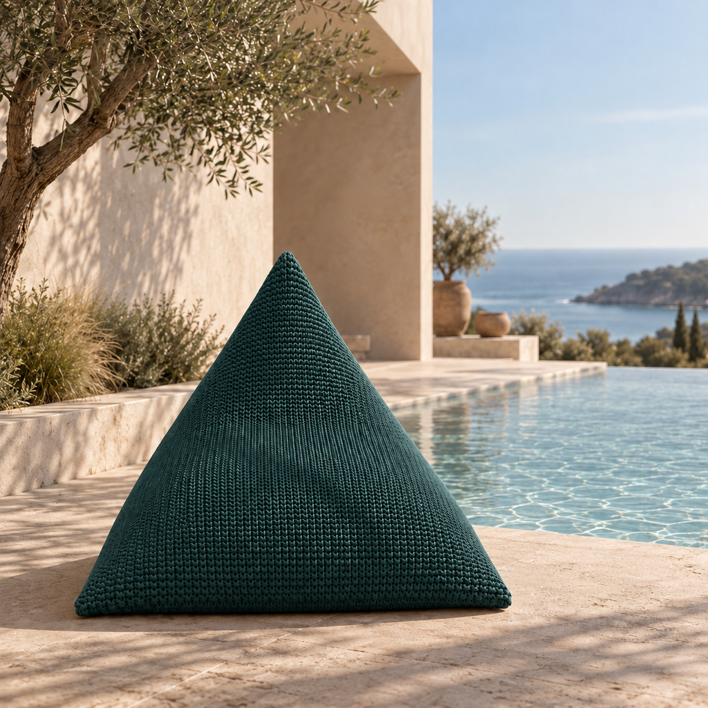 Pouf Poire Design en Tricot Épais Fait Main, Assise Sculpturale Cocooning Intérieur & Extérieur – Le Kubu